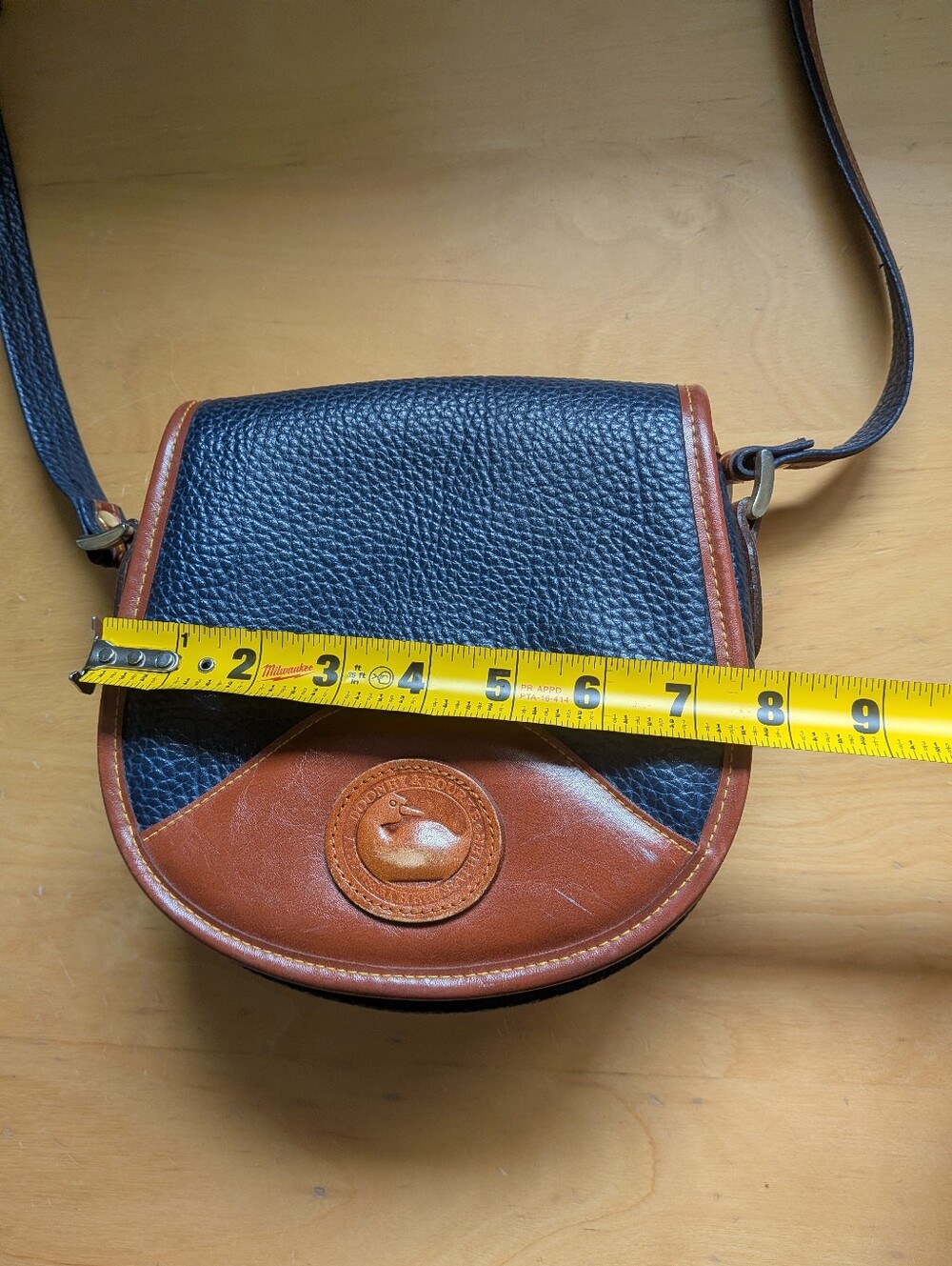 DOONEY & BOURKE Vintage Leather Women Shoulder Or Crossbody Purse navy Blue Tan - Picture 10 of 11